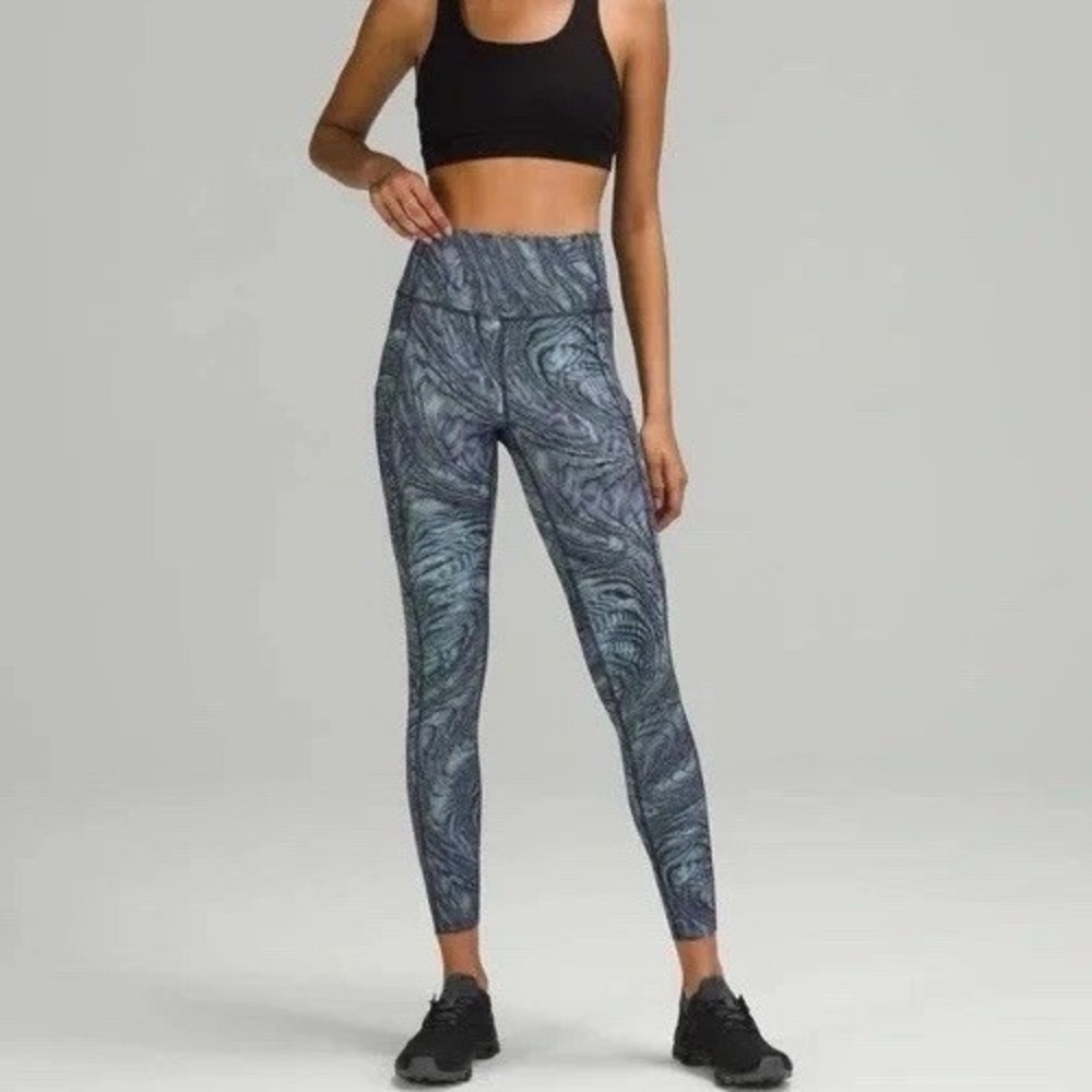Lululemon Fast And Free High-Rise Tight Size 6 Dimensional Icing Blue Multi